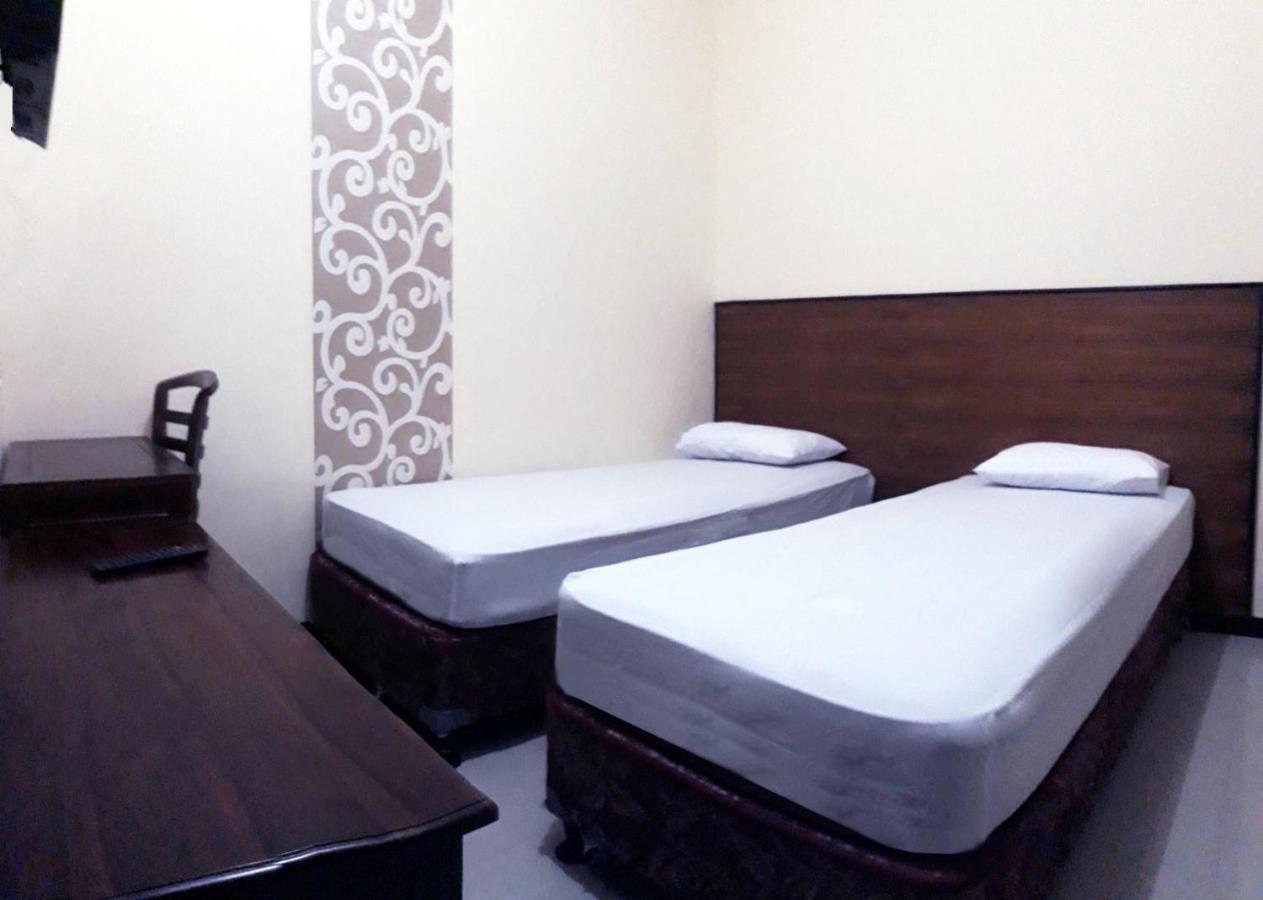 Hotel Pelangi Indah Semarang Exteriör bild