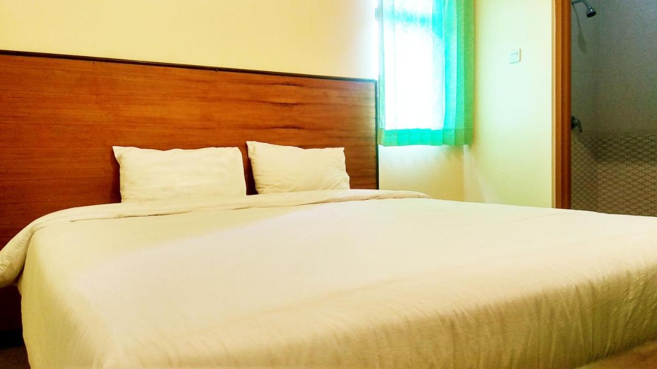 Hotel Pelangi Indah Semarang Exteriör bild