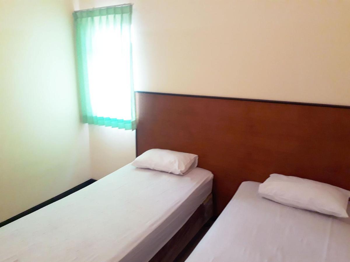 Hotel Pelangi Indah Semarang Exteriör bild